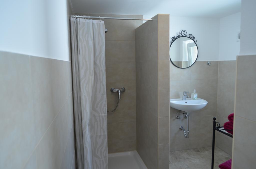 Unterkunft Fuer Arbeiter Und Monteure Gräfrath Extérieur photo